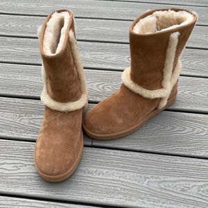 New UGG Sundance mid calf high boot no tag or box